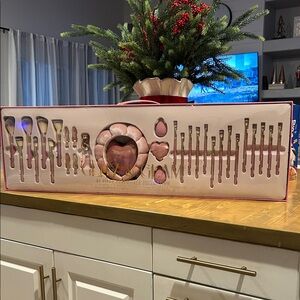 Glitz & Glam 31 Piece Pink Iridescent Set